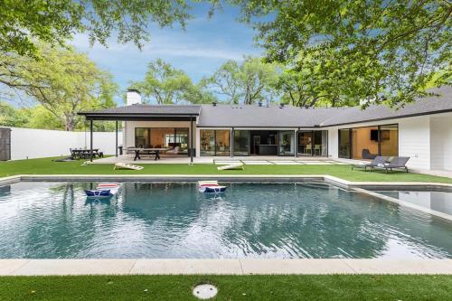 W Highland Park Villa in Dallas, USA