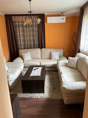 Nena in 大格拉迪斯泰