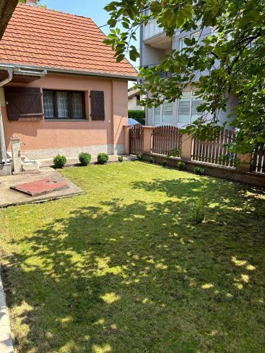 外部景觀, Nena in 大格拉迪斯泰