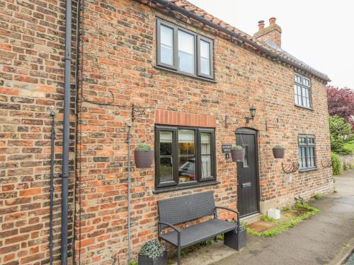 Hobbits Hole - main image