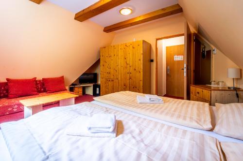 2 twin beds