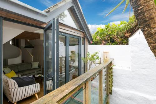 Artist Cottage - image 4