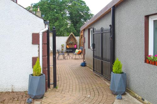 Lavish 2 bed sleeps 5 near Lanark