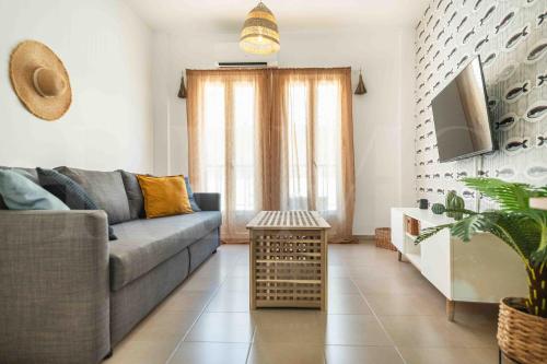 Bright apartment near the historic center by REMS