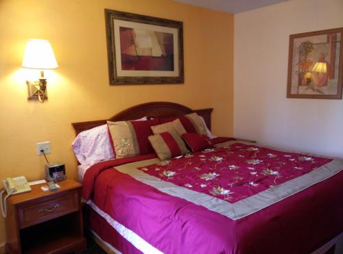 Budget Inn Jonesboro The 1-star Budget Inn Jonesboro offers comfort and convenience whether youre on business or holiday in Jonesboro (LA). The hotel offers a high standard of service and amenities to suit the individual