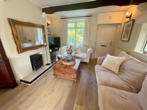 Railway Cottage - Pet friendly with parking