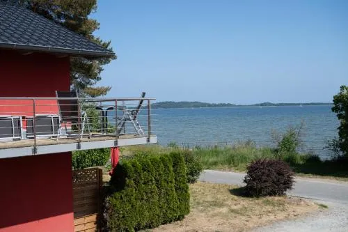 Haus Boddenblick Ferienwohnung OG in Neuendorf, Deutschland