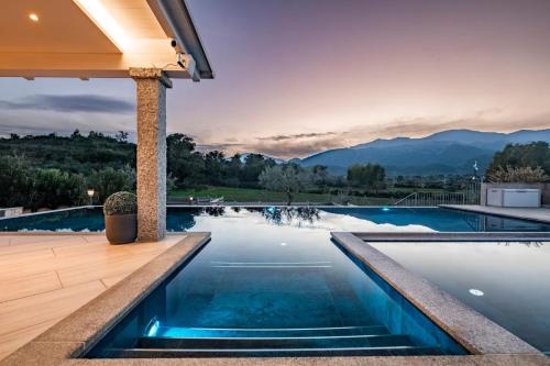  Villa Sara con Piscina in Lotzorai