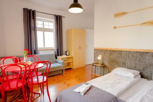 1 double bed, 2 twin beds