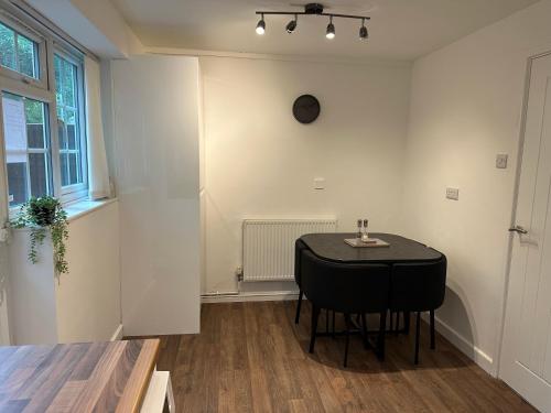 設施, Comfortable 3 Bed House with Garden & Parking in 馬佩爾里