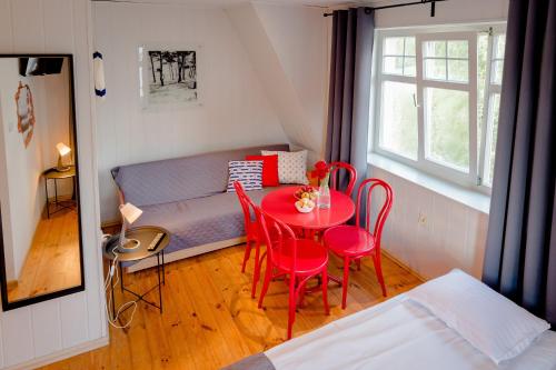 1 double bed, 2 twin beds