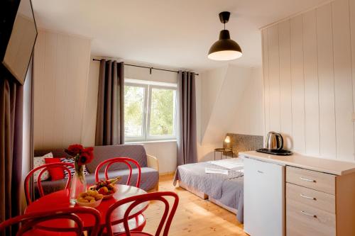 1 double bed, 2 twin beds