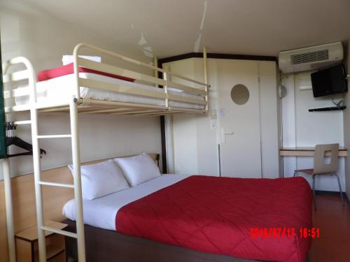 Triple Room (1 Double Bed + 1 Single Bed)