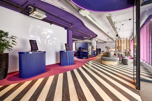 gedeelde lounge/tv-ruimte, Hotel VIC in Leiden
