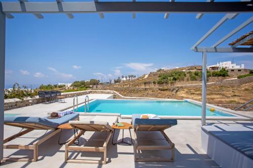 Terra White Seaview Pool Apartments & Suites