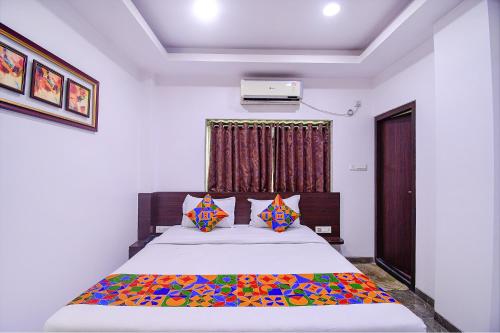 Deluxe Room image 3