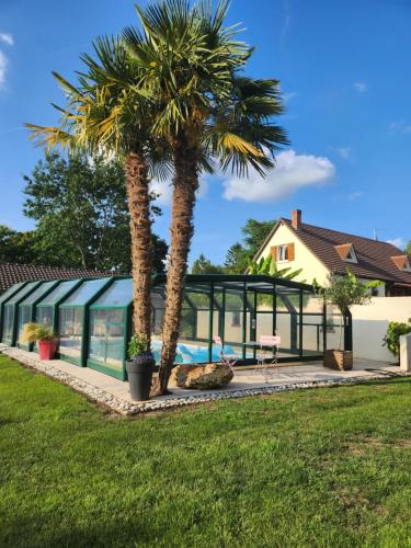 Skats, Chambre chez particulier avec petit déjeuner, piscine, pool house (Chambre chez particulier avec petit dejeuner, piscine, pool house) in Saint-Pierre-de-Manneville