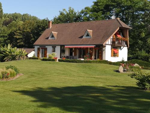 Viesnīcas āriene, Chambre chez particulier avec petit déjeuner, piscine, pool house (Chambre chez particulier avec petit dejeuner, piscine, pool house) in Saint-Pierre-de-Manneville