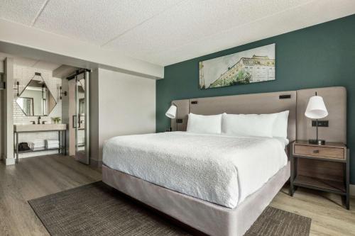 King Room room in Hotel Alba Tampa Tapestry Collection By Hilton