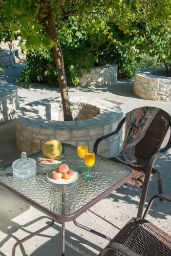 New Apt Close to Medical Center with Garden in Iraklio