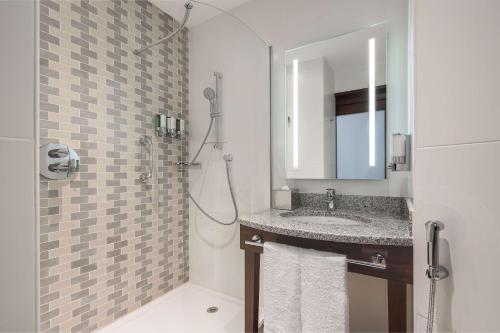 King Room - Non-Smoking image 7