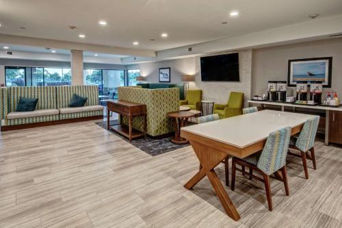 Hampton by Hilton Encinitas-Cardiff Beach Area