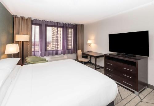 DoubleTree by Hilton Newark Penn Station, NJ