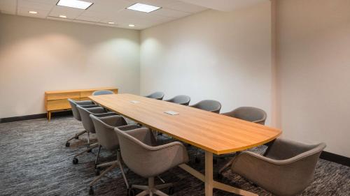 DoubleTree by Hilton Newark Penn Station NJ - image 39