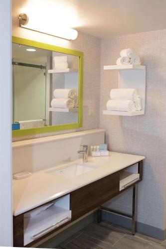 Hampton Inn and Suites Dundee - image 6
