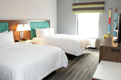Hampton Inn and Suites Dundee - image 11