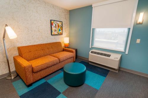 Home2 Suites Bakersfield - image 11