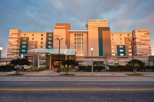 DoubleTree by Hilton Oceanfront Virginia Beach