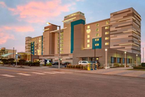 DoubleTree by Hilton Oceanfront Virginia Beach