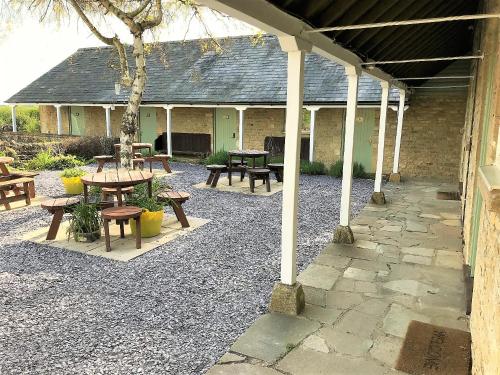 Cotswold Merrymouth Inn - image 11
