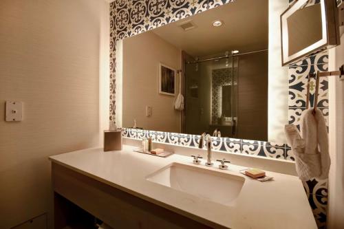 DoubleTree by Hilton Oceanfront Virginia Beach - image 6