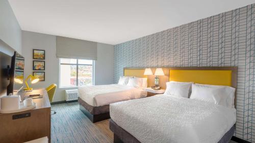Hampton Inn by Hilton Riverside Downtown Room Type - Queen Room - Mobility Access