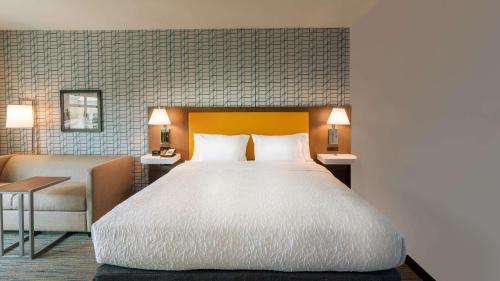 Hampton Inn Riverside Downtown - image 10