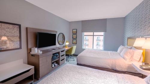 Hampton Inn Riverside Downtown - image 13
