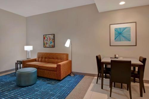 Home2 Suites By Hilton Charlotte Northlake - image 6