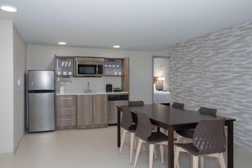 Home2 Suites By Hilton Omaha Un Medical Ctr Area - image 4