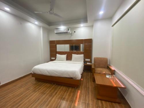 Hotel Golden Town - Couple Friendly Rooms