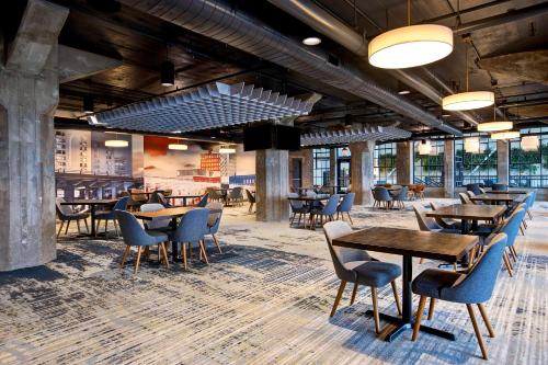 Embassy Suites By Hilton Rockford Riverfront in Rockford, USA
