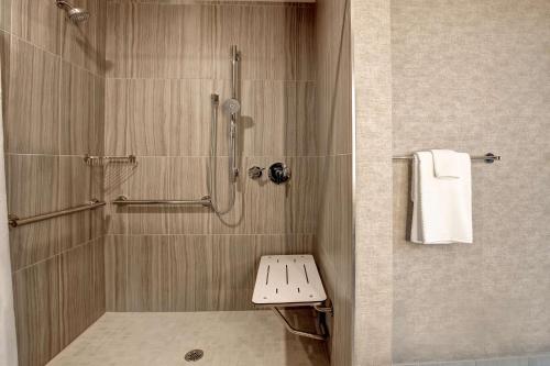 474920006 Embassy Suites By Hilton Rockford Riverfront