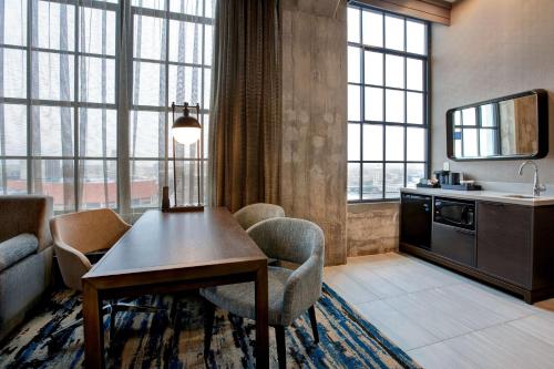 474920104 Embassy Suites By Hilton Rockford Riverfront