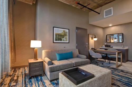 474920121 Embassy Suites By Hilton Rockford Riverfront