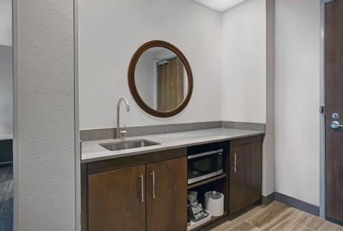 Hampton Inn & Suites Farmers Branch Dallas Tx - image 10