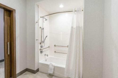 Hilton Garden Inn Wichita Downtown Ks - image 6