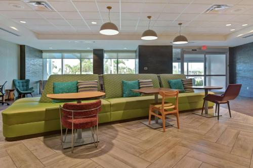 Home2 Suites By Hilton West Palm Beach Airport - image 7