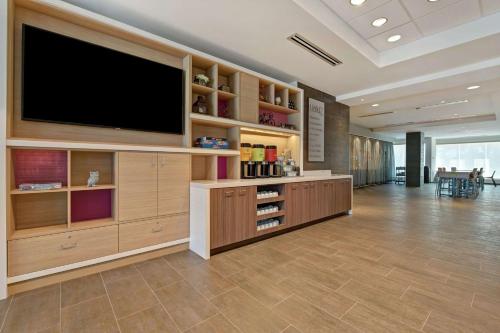 Home2 Suites By Hilton West Palm Beach Airport - image 13