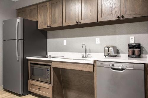 Homewood Suites By Hilton Salina/Downtown Ks - image 6